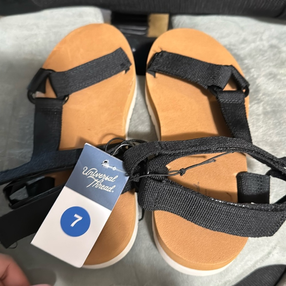 Velcrow sandals